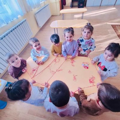 Изработване на най-дългата мартеница - Изображение 2